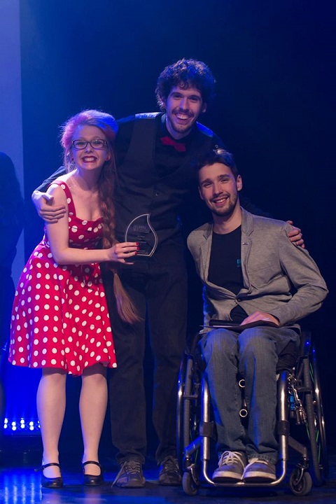 Sara Bolduc et Rebecca Breton lors de la remise de prix à Université Laval en spectacle 2016. Crédit photo: Hoby Ratsimbazafy